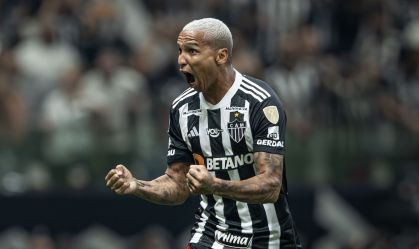 A saudável maluquice de Deyverson faz bem ao futebol