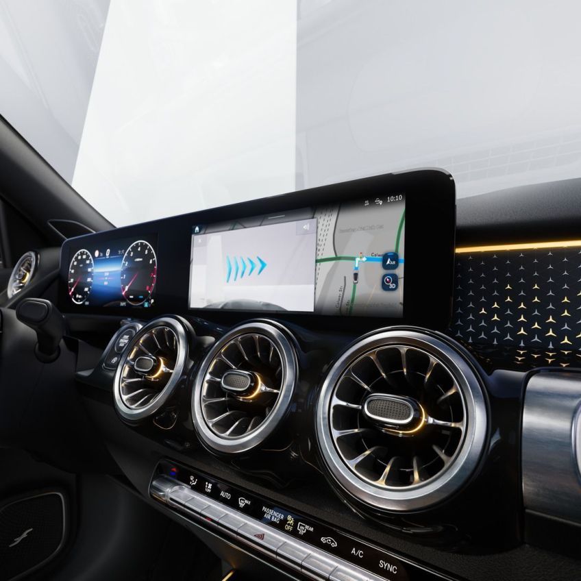 Interior do Mercedes GLB 220 • Divulgação