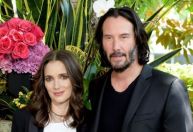 Winona Ryder e Keanu Reeves se chamam de marido e mulher em mensagens de texto