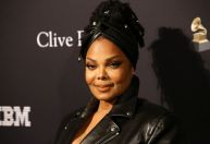 Janet Jackson revela quando sua roupa rasgou na frente da Rainha Elizabeth