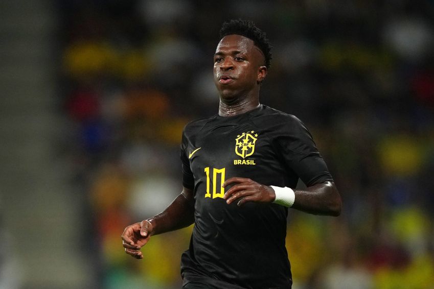 Uniforme preto da CBF utilizado pela Seleção Brasileira na partida contra Guiné fez parte de uma série de medidas contra o racismo da entidade • Getty Images