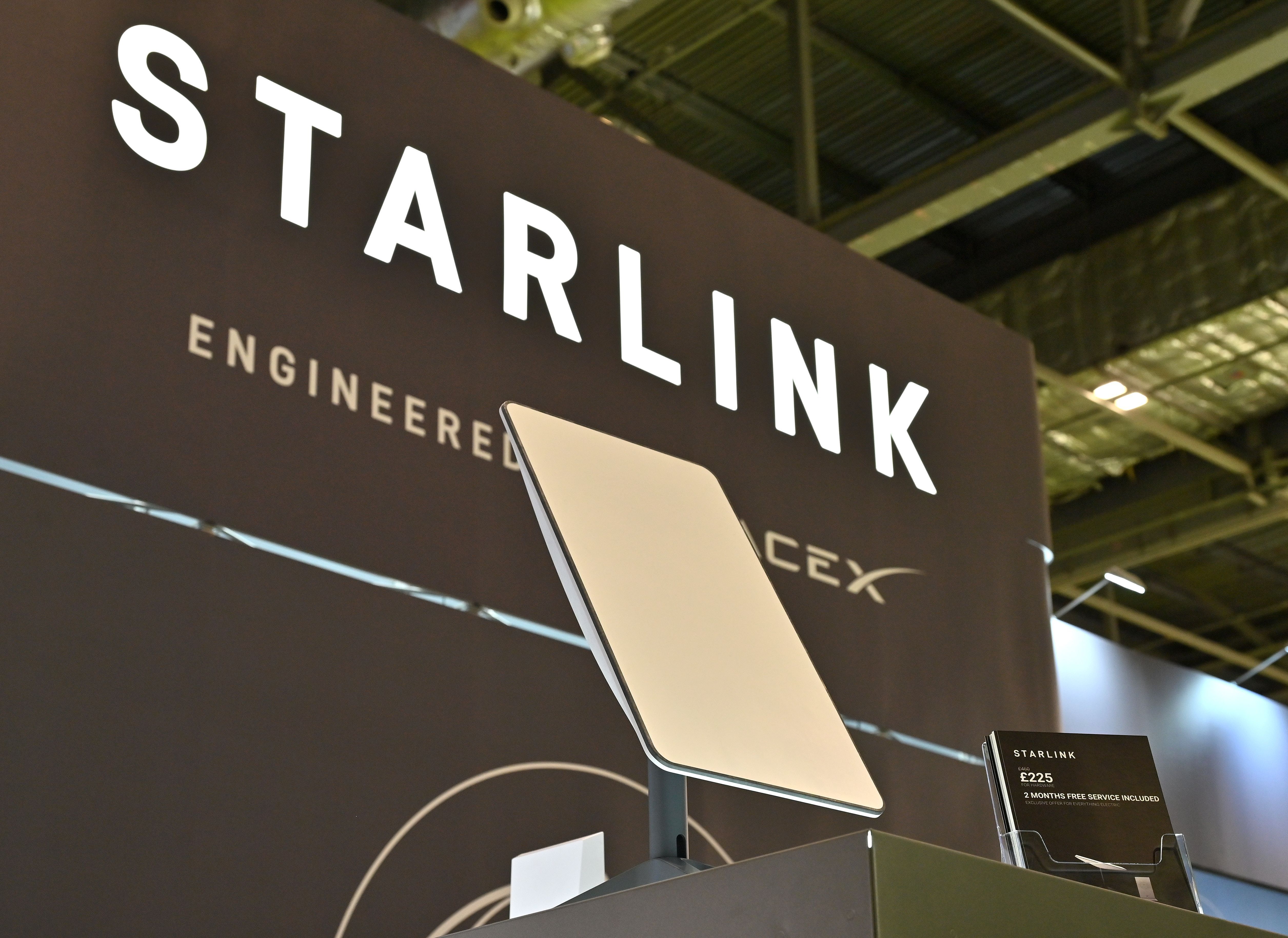 Produto da Starlink projetado pela Spacex é exibido durante o Everything Electric London 2024 no ExCel em 28 de março de 2024, em Londres, na Inglaterra