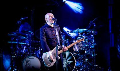 Vocalista de Smashing Pumpkins fala de marca de nascença: "Queria esconder"