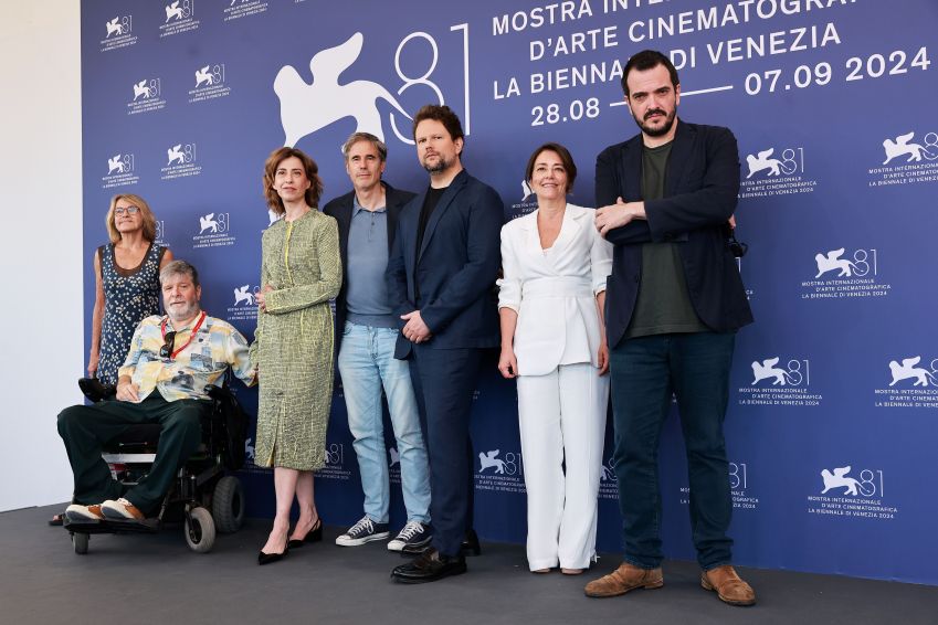 Marcelo Rubens Paiva, Fernanda Torres, Walter Salles, Selton Mello, Maria Carlota Bruno e Rodrigo Teixeira participam do Festival de Veneza por "Ainda Estou Aqui" • Matt Winkelmeyer/Getty Images