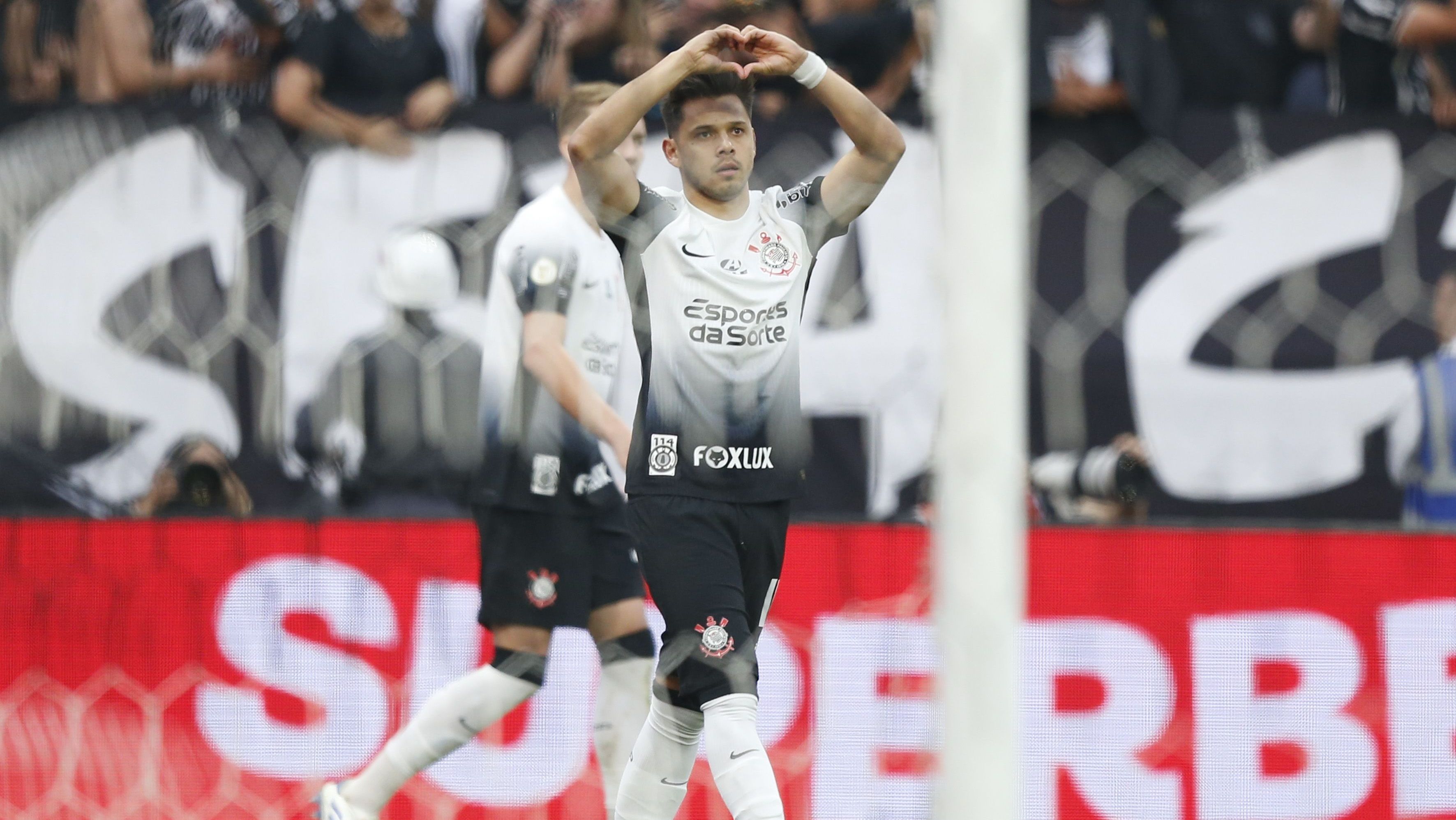 Corinthians venceu o Flamengo em casa
