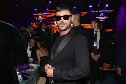 Zac Afron é visto publicamente em Ibiza