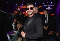 Zac Efron faz primeira aparição após acidente em piscina
