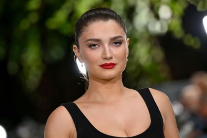 Eve Hewson, de 33 anos, estrela ao lado de Nicole Kidman a série "Casal Perfeito"