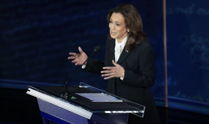 Análise: Kamala usou elementos típicos de Trump com deboches e frases de efeito