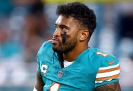 Quarterback da NFL sofre terceira concussão, e técnico sugere aposentadoria