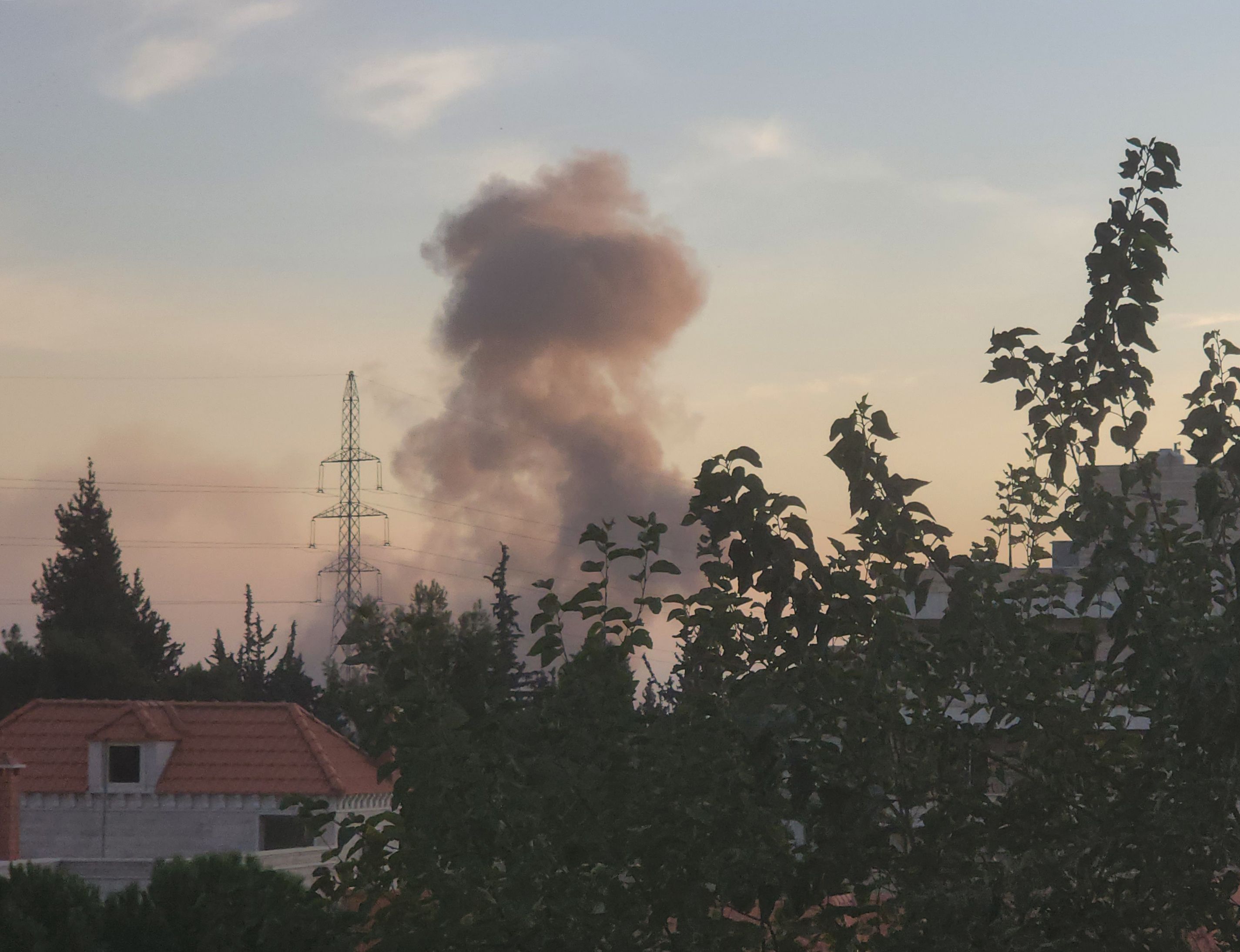 Israeli warplanes launch airstrikes on southern Lebanon