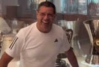 Pai de Hulk, do Atlético-MG, mostra museu do atacante e impressiona; assista