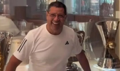 Pai de Hulk, do Atlético-MG, mostra museu do atacante e impressiona; assista