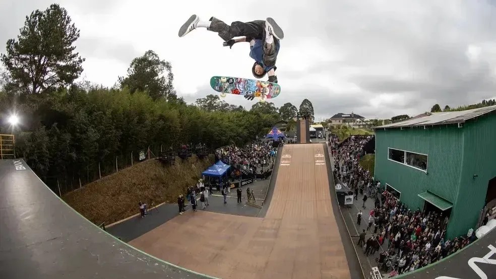 Gui Khury busca o tricampeonato na megarrampa do MegaPark