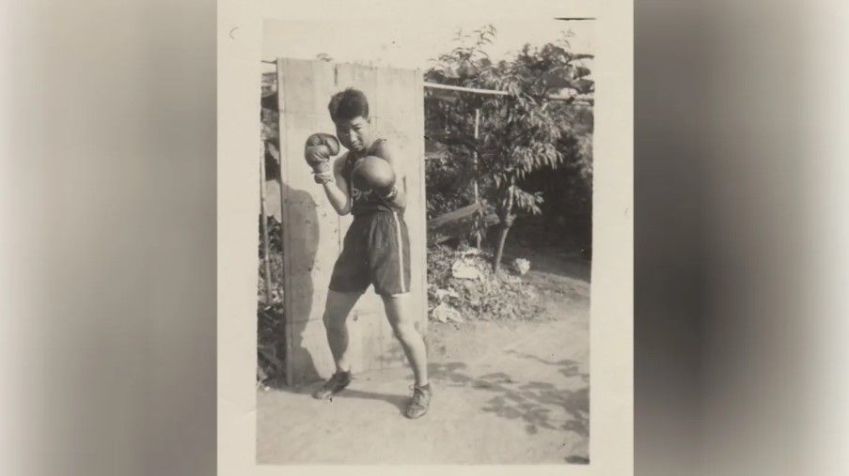Hakamata, retratado aqui em 1957, foi brevemente um boxeador profissional. Décadas após sua aposentadoria, sua antiga associação de boxe organizou demonstrações em apoio a um novo julgamento • Hideko Hakamata