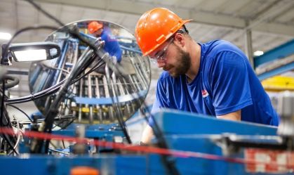 Faturamento industrial sobe 4,7% no 1º tri de 2025, diz CNI
