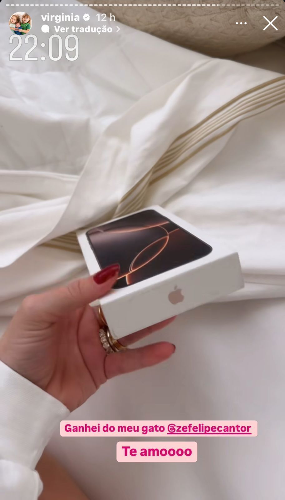 Influenciadora Virginia Fonseca também presenteou a mãe com um novo celular • Instagram/Virginia Fonseca