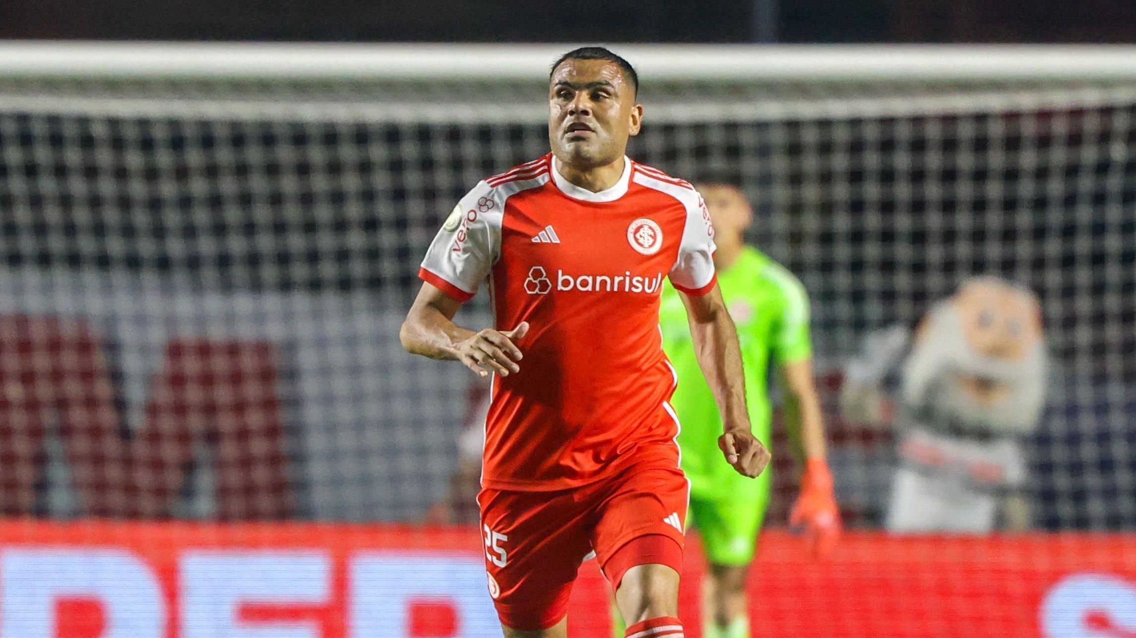 Gabriel Mercado no duelo entre Internacional e São Paulo