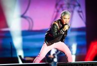 Quem é o vocalista do Journey? Arnel Pineda começou com covers da banda