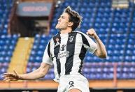 Juventus vence Genoa e assume liderança do Italiano