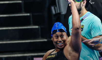 Lídia Cruz sobe ao pódio com bronze da natação, na Paralimpíada