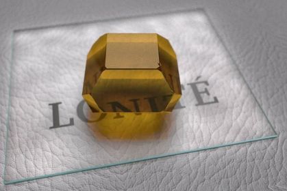 A fotografia apresenta um diamante produzido a partir de cinzas de uma pessoa cremada.