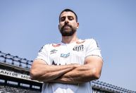 Santos: "Dane-se se ficar em quarto ou primeiro", diz Luan Peres sobre Série B