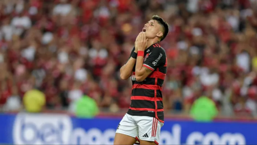 Luiz Araújo se lesiona em duelo do Flamengo contra o Vasco