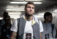 Zagueiro revela motivo de empurrão em Scarpa e dispara: "Virem homens"