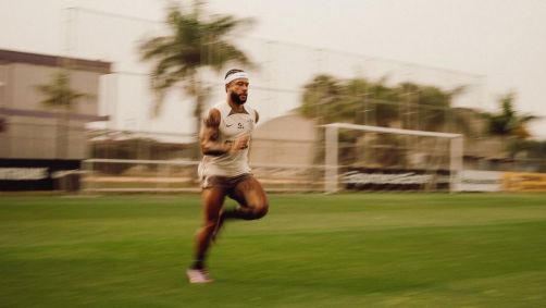 memphis Depay deve fazer a sua estreia contra o Atlético-GO