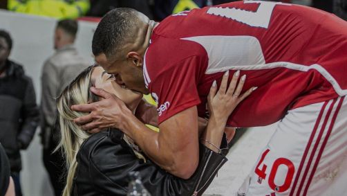 Mabili e Murillo durante partida do Nottingham Forest