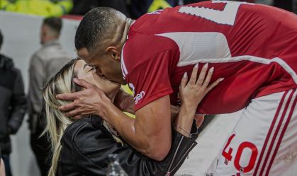 Mabili e Murillo durante partida do Nottingham Forest