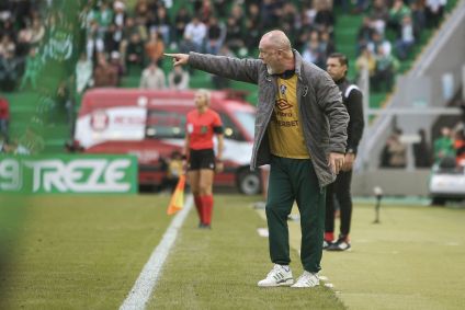 Mano Menezes durante o confronto entre Fluminense e Juventude