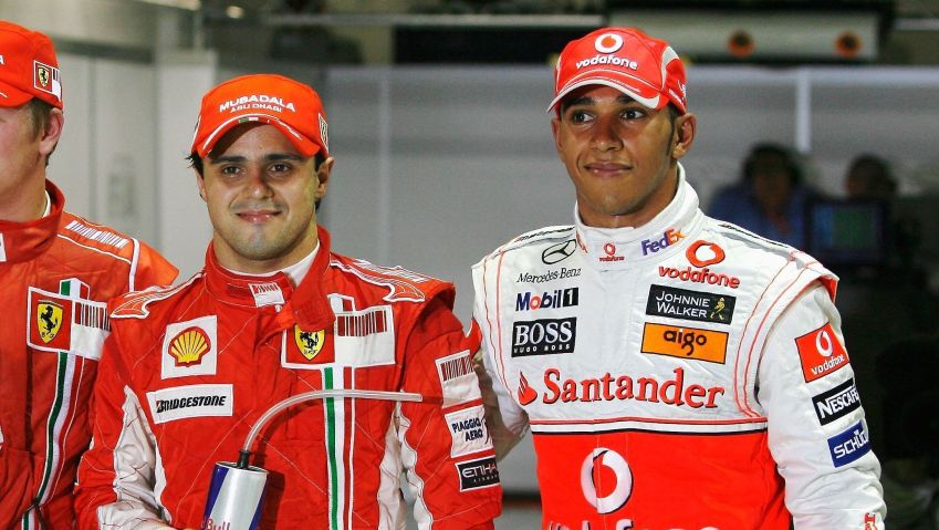 Felipe Massa e Lewis Hamilton no GP de Singapura, em 2008 • Paul Gilham/Getty Images