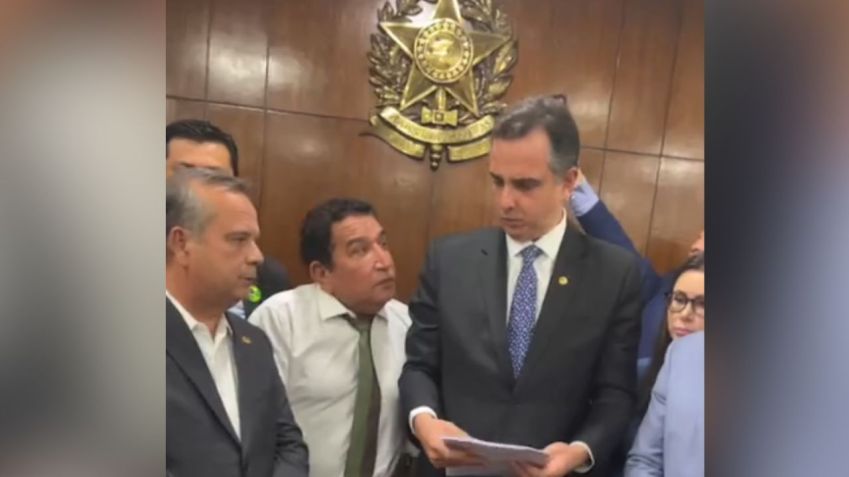 Parlamentares entregam ao presidente do Senado, Rodrigo Pacheco, pedido de impeachment de Alexandre de Moraes • 09/09/2024 - Reprodução/Instagram
