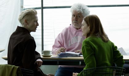 Filme de Almodóvar, "O Quarto ao Lado" ganha imagens de bastidores; veja
