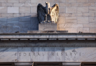 EUA pode estar próximo de desacelerar queda dos juros, sinaliza dirigente do Fed
