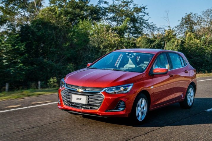 Chevrolet Onix só é disponível com motor três cilindros • Divulgação/Chevrolet