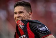 Atacante do Vitória e ex-São Paulo é internado com tromboembolismo pulmonar