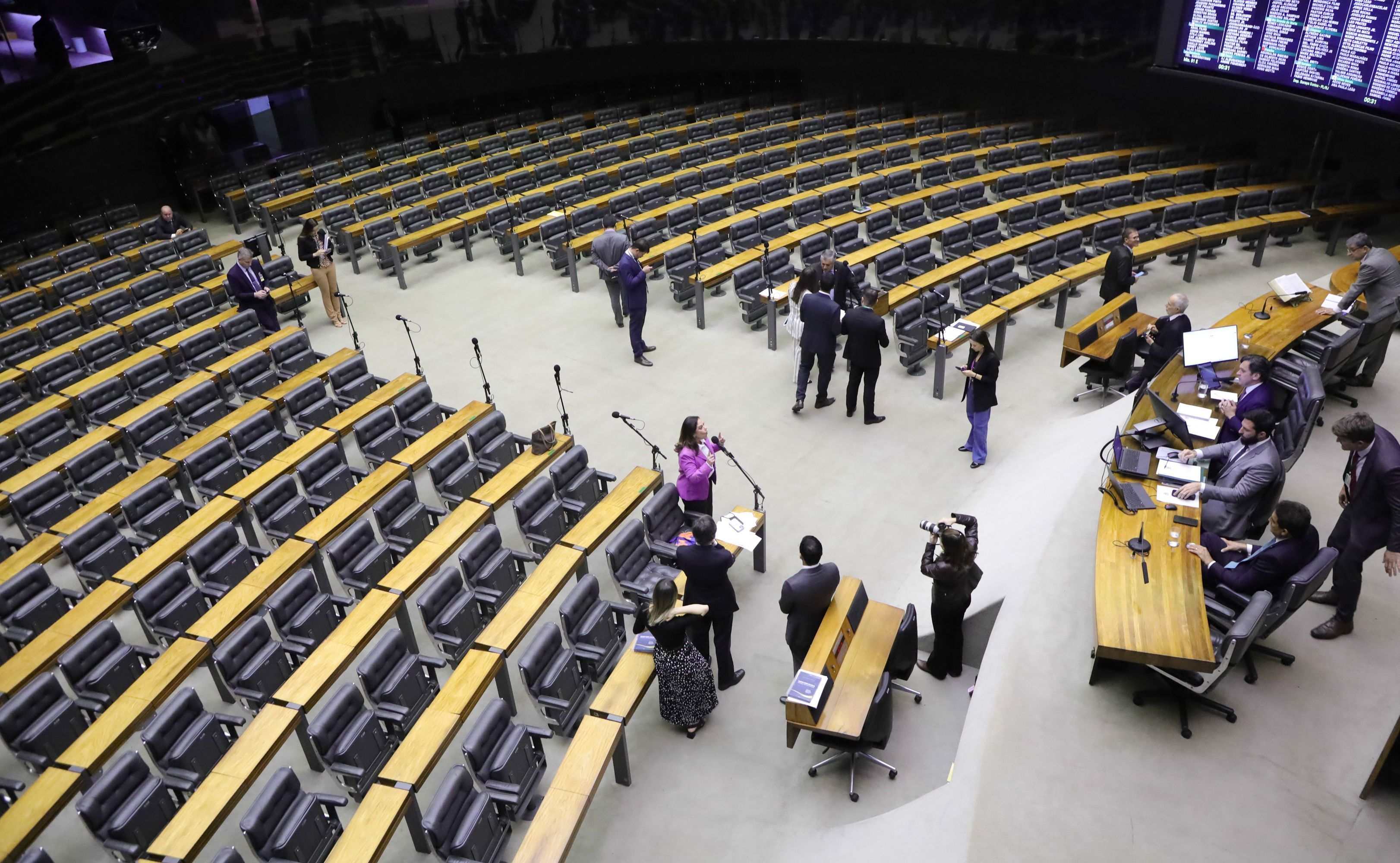 PLENARIO CAMARA VOTAÇÃO REONERAÇÃO