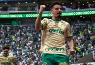 Palmeiras goleia Criciúma e encosta na liderança do Brasileirão