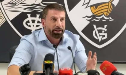 Pedrinho volta a responder Textor e avalia busca do Vasco por zagueiro