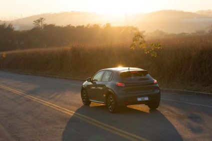 Peugeot 208 GT 2025: nova versão chega ao Brasil
