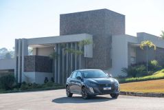 Peugeot 208 GT 2025: nova versão chega ao Brasil
