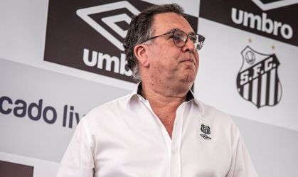 Presidente do Santos, Marcelo Teixeira discursa no Pacaembu