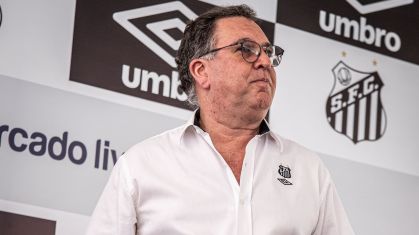 Presidente do Santos, Marcelo Teixeira discursa no Pacaembu