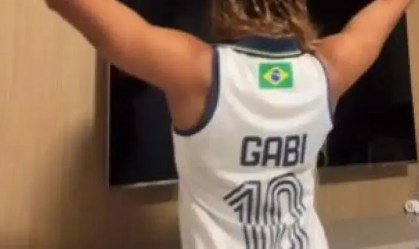 Rebeca Andrade posta vídeo com camisa de Gabi do Vôlei, e web reage