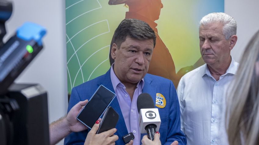 Ao lado do vice-presidente de Finanças da Faemg, Renato Laguardia (à direita), Viana disse que pretende firmar parcerias entre a entidade e a prefeitura • Divulgação