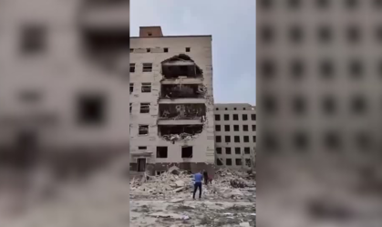 Vídeo mostra destruição de cidade na Ucrânia após ataque com mísseis; veja