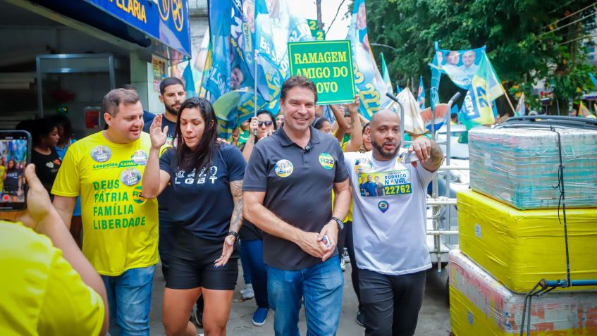 Alexandre Ramagem (PL) em visita ao Terreirão, zona oeste do Rio nesta quarta (18) • Rodney Delphino/Divulgação